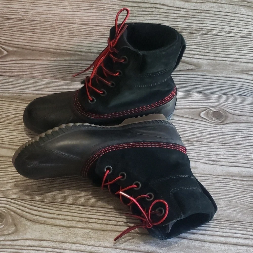 Sorel black suede and rubber waterproof mens lace up boots size 7
